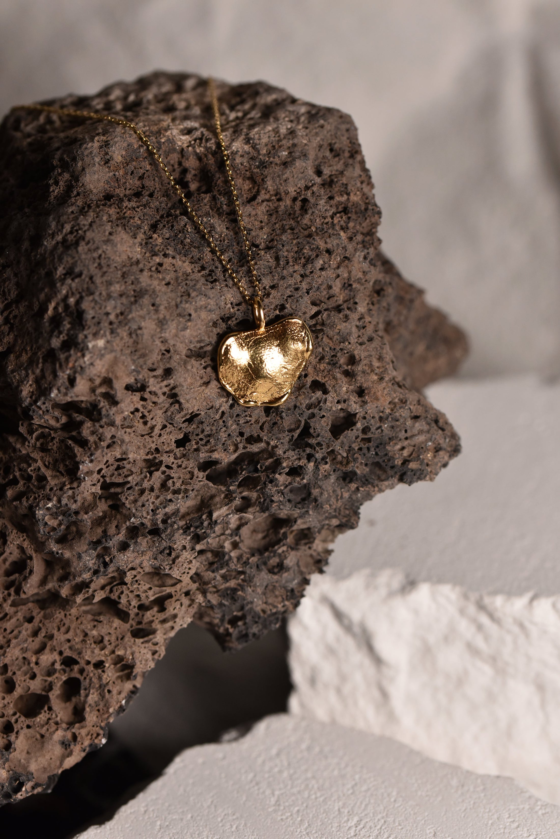 (Single) Imprint Pendant - 18K Gold